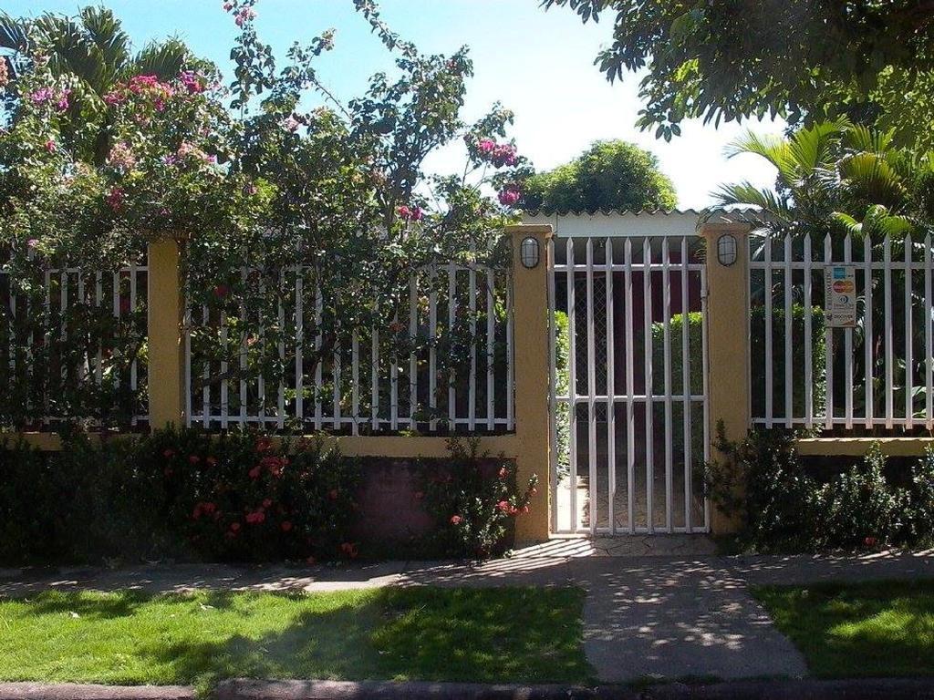 Hostal Casa Los Espinoza Managua Buitenkant foto